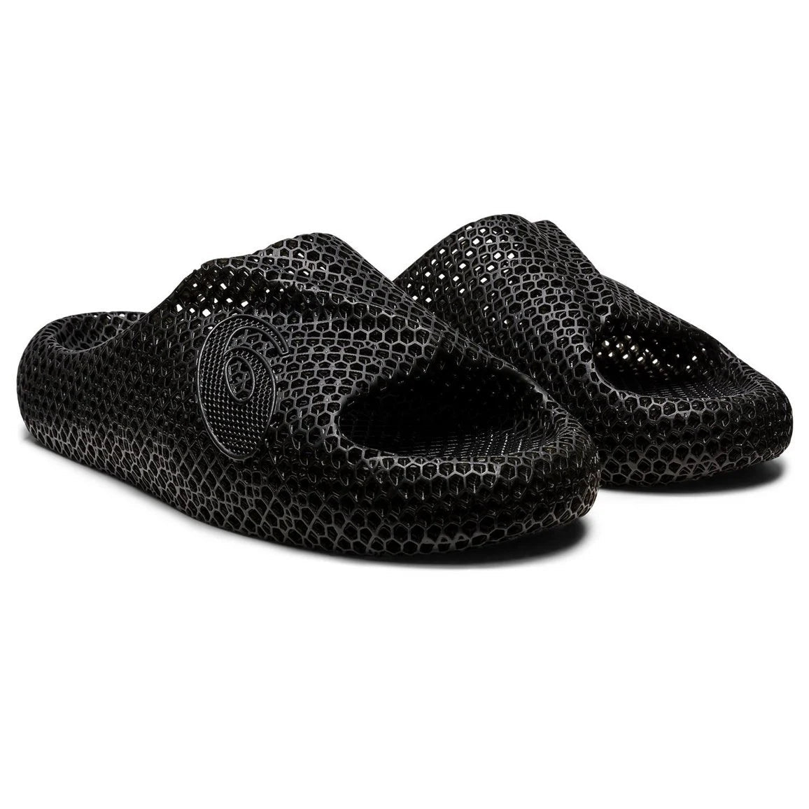 ASICS Actibreeze 3D Sandal Black - front three-quarter pair view showing 3D-printed open-grid lattice construction, ASICS spiral branding and breathable honeycomb structure