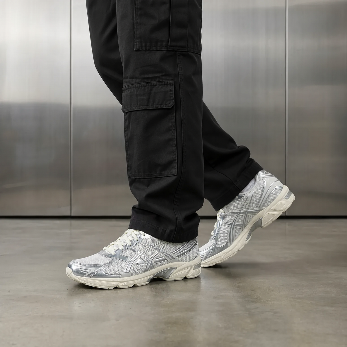 ASICS GEL-1130 Holiday Pack Cream Silver trainers, image 2 of 4