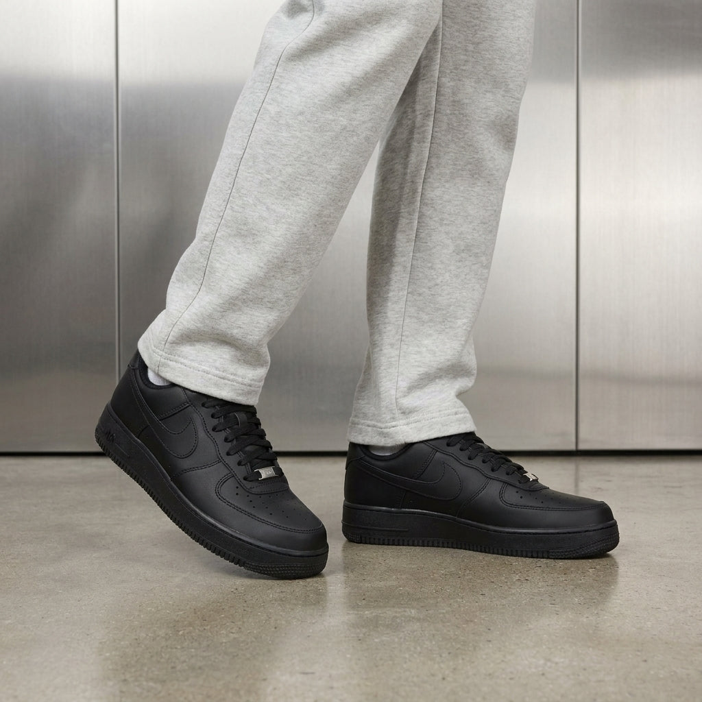 Nike Air Force 1 07 'Triple Black'