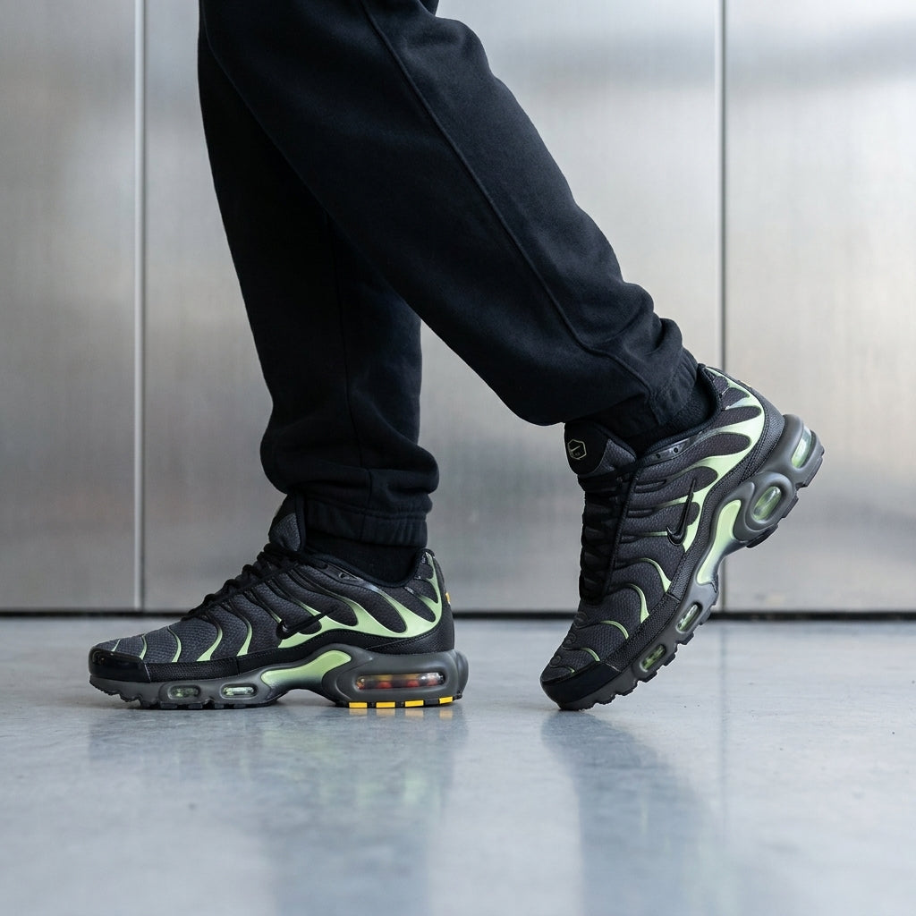 Nike Air Max Plus Iron Gray Light Liquid Lime Black trainers, image 2 of 4