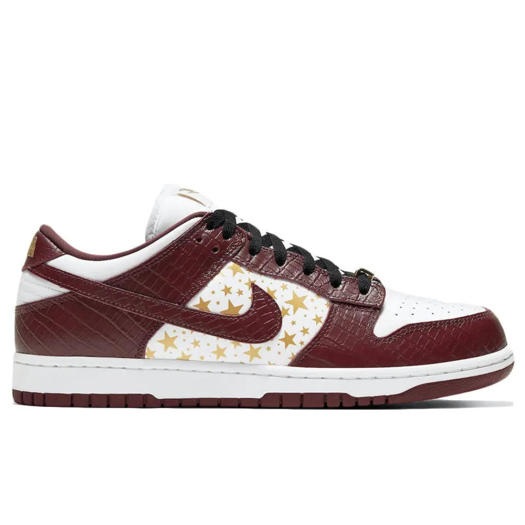 Supreme x Nike SB Dunk Low Stars Barkroot pair front three-quarter view with World Famous hangtag and gold Supreme lace dubrae
