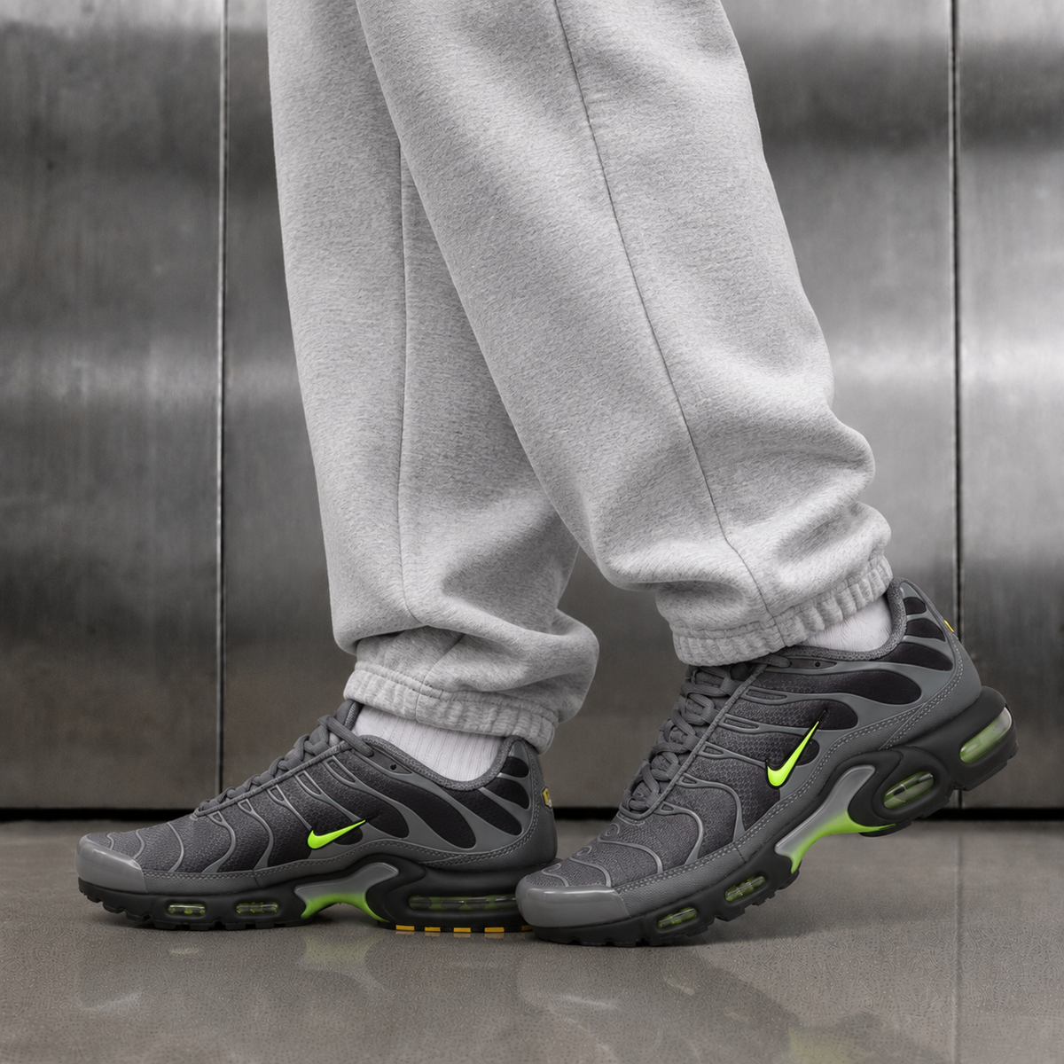 Nike Air Max Plus 'Smoke Grey Volt'