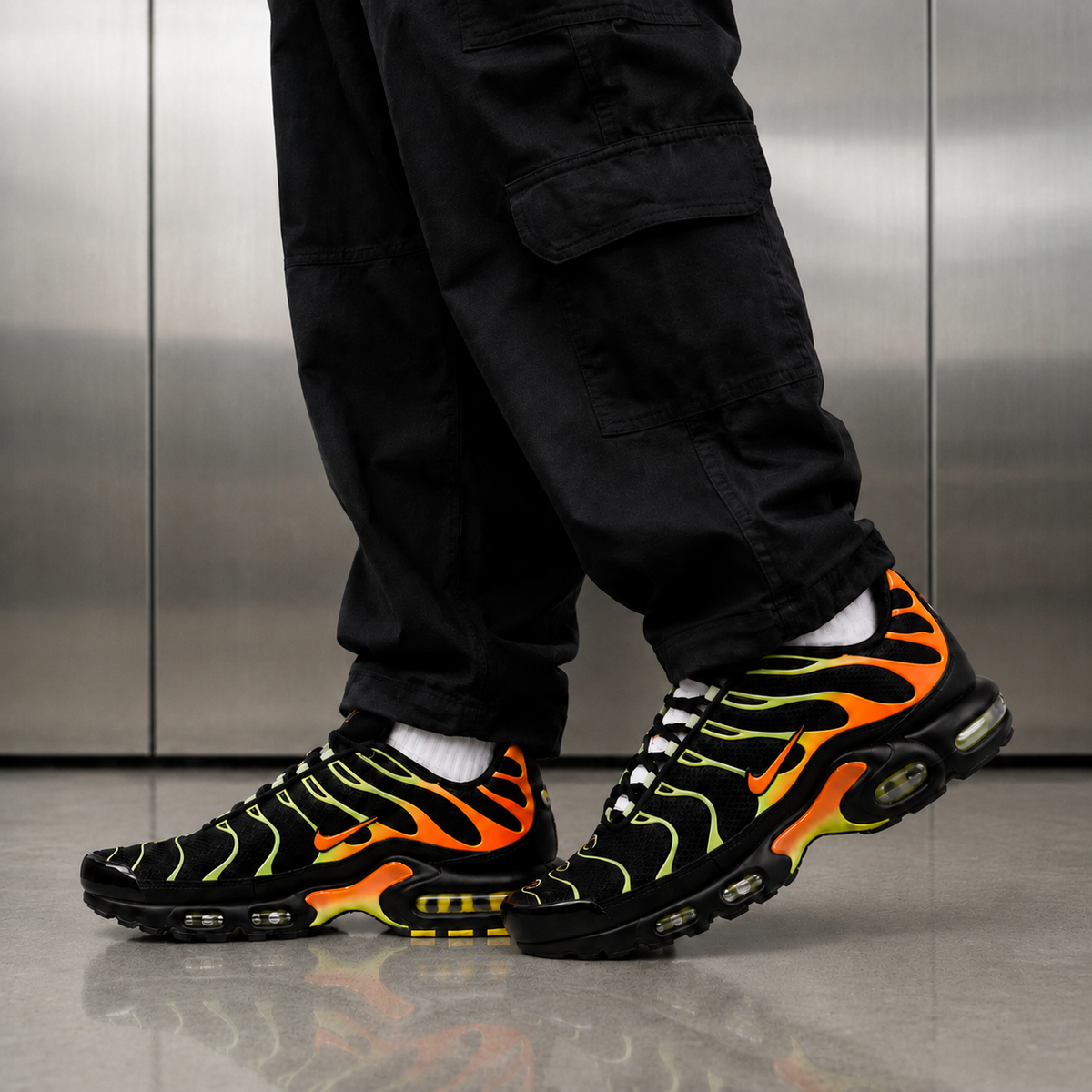 Nike TN Air Max Plus 'Black Hyper Crimson'