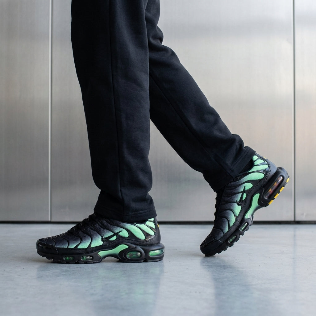 Nike Air Max Plus Black Illusion Green trainers, image 2 of 4